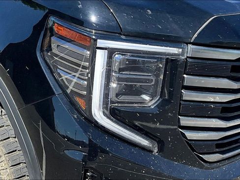 Used 2025 GMC Sierra 1500 AT4 w/ AT4 Premium Package AWD/4WD image 21