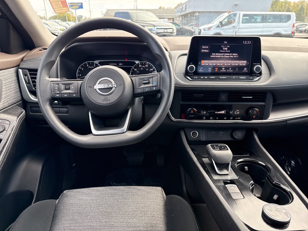 Used 2023 Nissan Rogue SV AWD/4WD image 9