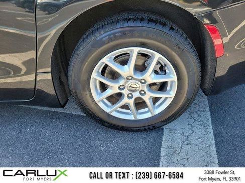 Used 2023 Chrysler Pacifica Touring-L FWD image 9