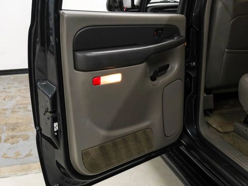Used 2003 Chevrolet Suburban LT w/ LT Preferred Equipment Group RWD image 39