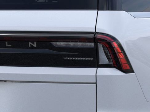 New 2026 Lincoln Navigator Premiere AWD/4WD image 21