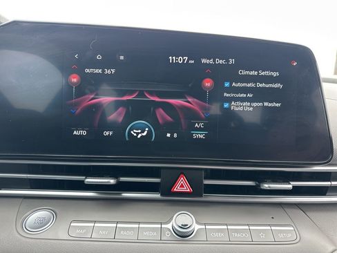 Used 2024 Hyundai Elantra SEL image 35