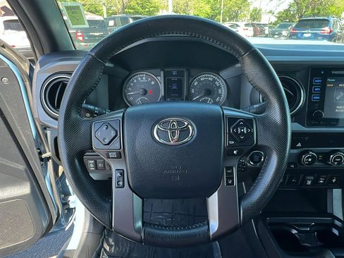 Used 2019 Toyota Tacoma TRD Sport w/ Technology Package AWD/4WD image 18