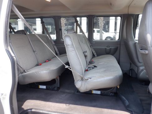 Used 2020 Chevrolet Express 3500 LT w/ LT Preferred Equipment Group RWD image 9