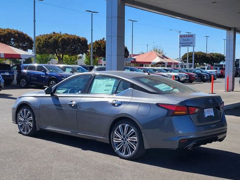 New 2025 Nissan Altima 2.5 SL image 3