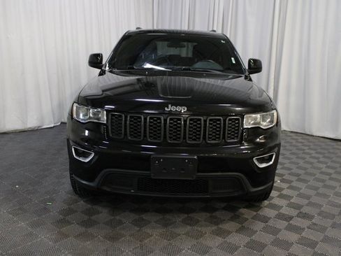 Used 2018 Jeep Grand Cherokee Laredo image 2
