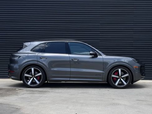 Certified 2026 Porsche Cayenne GTS AWD/4WD image 8