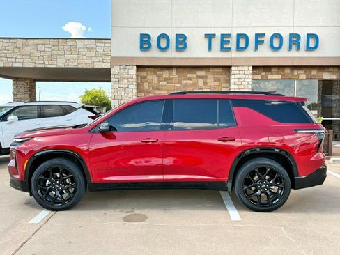Used 2024 Chevrolet Traverse RS FWD image 2