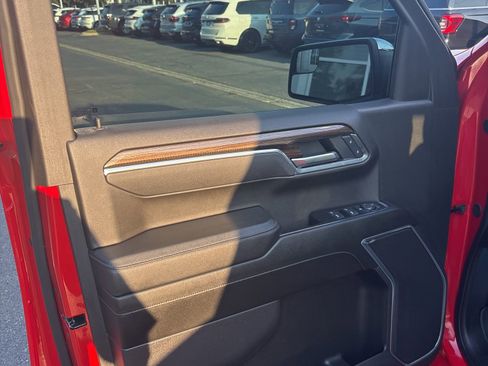 Used 2025 Chevrolet Silverado 1500 LT image 29