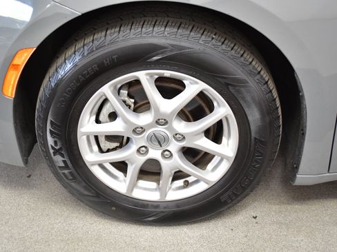 Used 2023 Chrysler Pacifica Touring-L FWD image 39