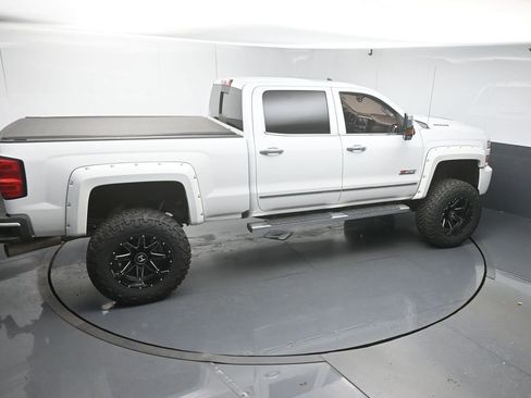 Used 2019 Chevrolet Silverado 2500 LTZ w/ Duramax Plus Package image 46