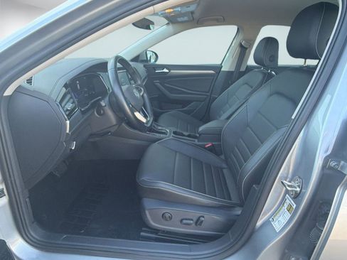 Certified 2024 Volkswagen Jetta SE FWD image 5