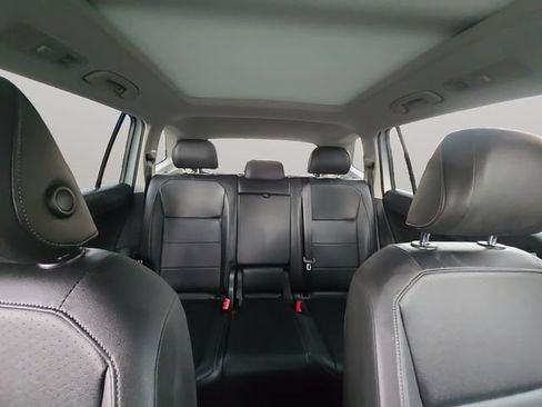Used 2020 Volkswagen Tiguan SE w/ Panoramic Sunroof Package AWD/4WD image 16