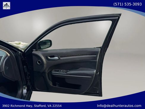 Used 2018 Chrysler 300 Limited AWD/4WD image 11