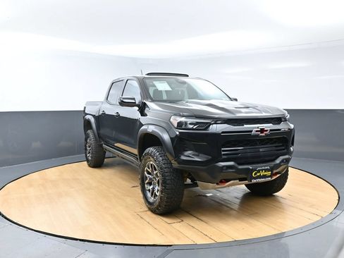 Used 2024 Chevrolet Colorado ZR2 w/ Technology Package AWD/4WD image 3