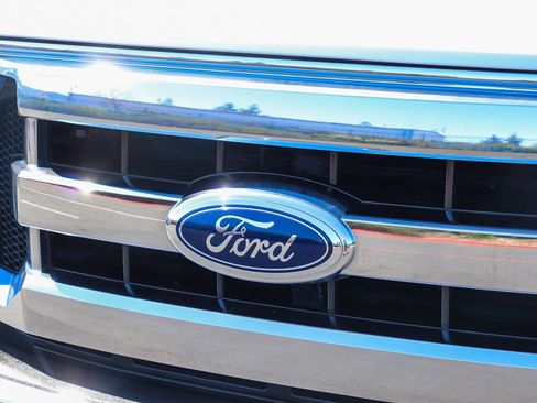 Used 2015 Ford F150 XLT RWD image 13