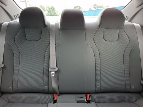 Used 2025 Hyundai Elantra SE FWD image 13
