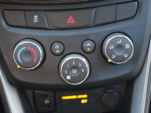 Used 2019 Chevrolet Trax LT w/ LT Convenience Package FWD image 18