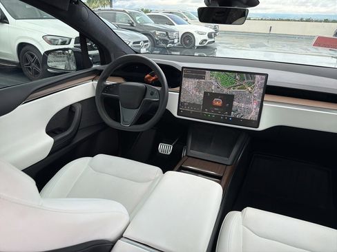 Used 2024 Tesla Model X image 7