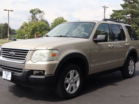 Used 2007 Ford Explorer XLT image 11