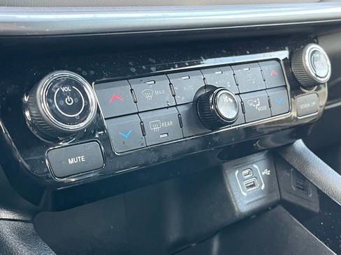 Used 2024 Jeep Compass Limited image 16