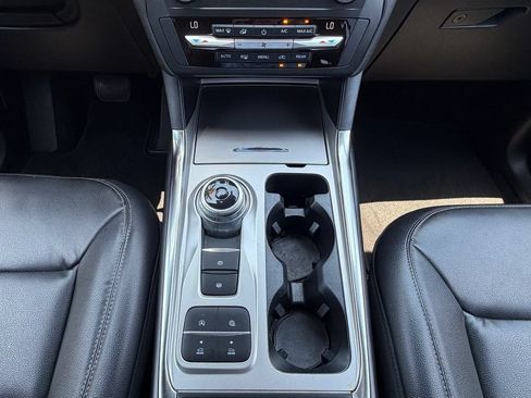 Used 2020 Ford Explorer XLT w/ Equipment Group 202A RWD image 16