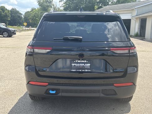Used 2022 Jeep Grand Cherokee Trailhawk w/ Luxury Tech Group III AWD/4WD image 4
