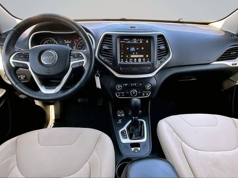 Used 2015 Jeep Cherokee Latitude w/ Cold Weather Group AWD/4WD image 10