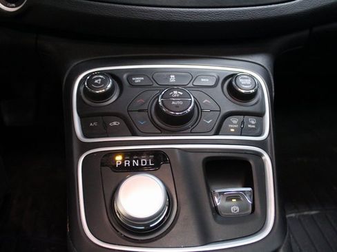 Used 2016 Chrysler 200 Limited w/ Comfort Group image 15