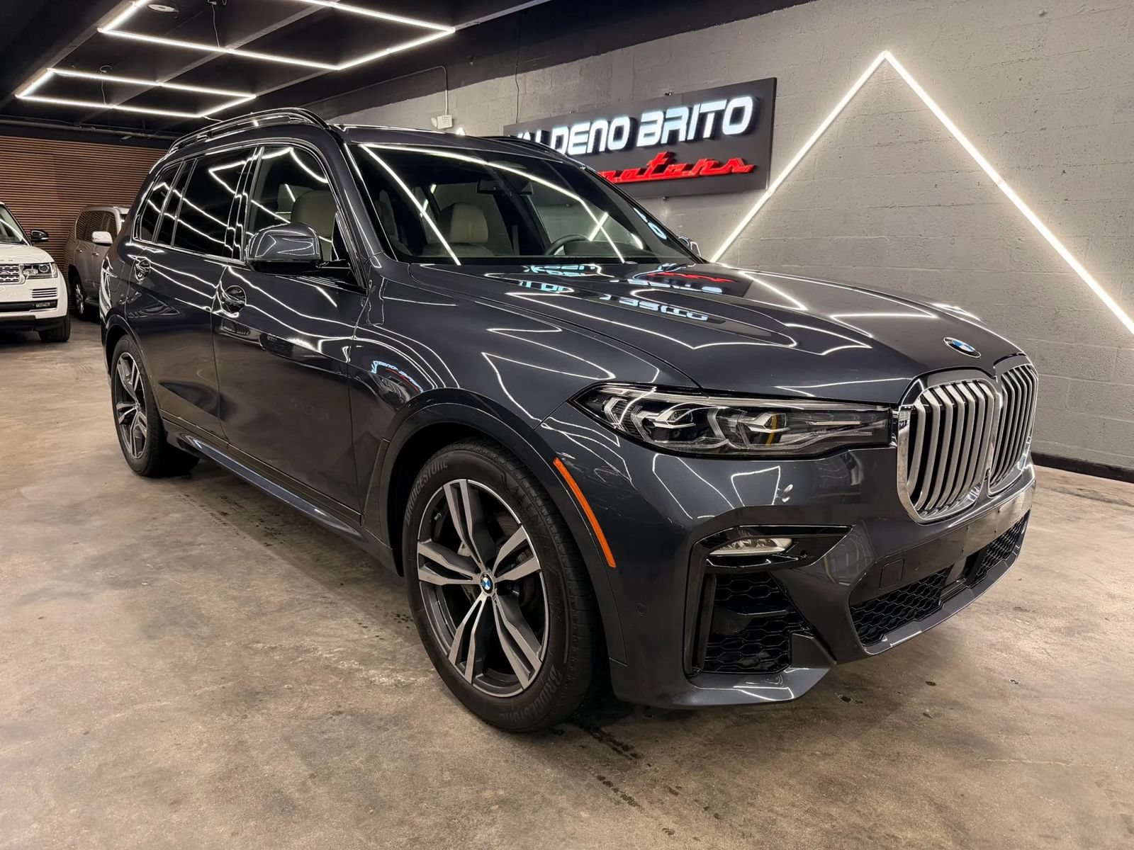 Used 2020 BMW X7 xDrive40i w/ M Sport Package AWD/4WD image 1