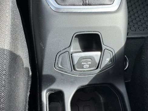 Used 2019 Jeep Renegade Latitude w/ Cold Weather Group AWD/4WD image 49