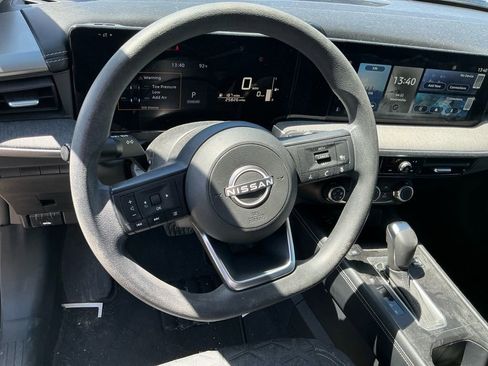 Used 2025 Nissan Kicks SV AWD/4WD image 12