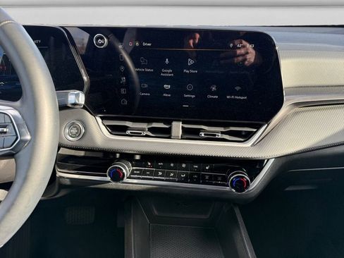 Used 2025 Chevrolet Equinox LT w/ Convenience Package II image 13