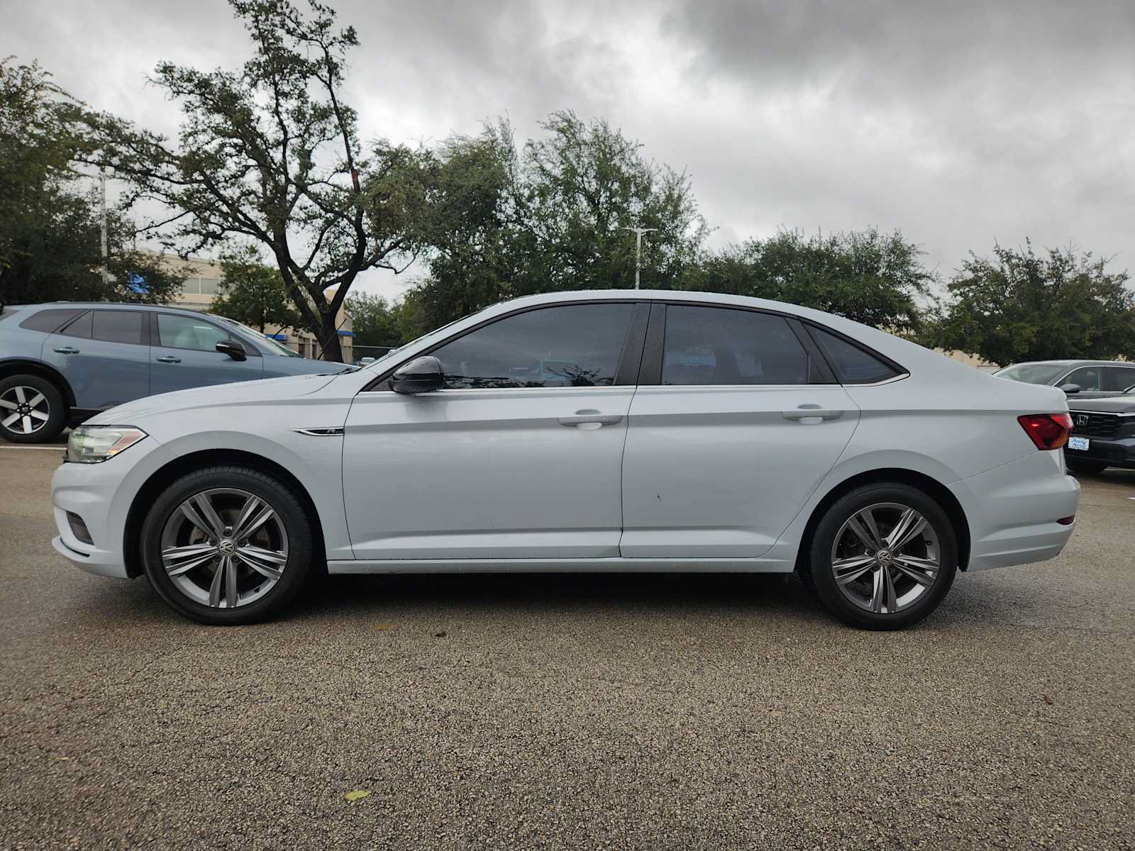 Used 2019 Volkswagen Jetta R-Line FWD image 4