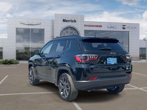 Used 2025 Jeep Compass Limited w/ Sun & Sound Group AWD/4WD image 8
