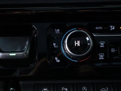 Used 2024 GMC Sierra 1500 AT4 w/ Technology Package image 42