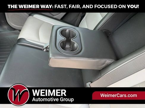 Used 2022 GMC Terrain SLT AWD/4WD image 16
