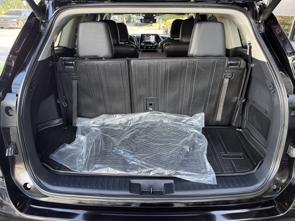 Used 2020 Toyota Highlander XLE FWD image 36