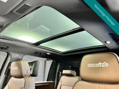 Used 2026 Chevrolet Suburban High Country AWD/4WD image 4