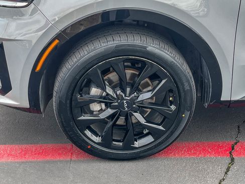 Used 2023 Kia Sorento SX image 9