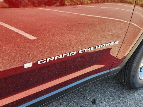 Used 2025 Jeep Grand Cherokee Laredo X w/ Trailer Tow Package image 32