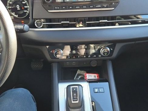 Used 2024 Mitsubishi Outlander 4WD Plug-In Hybrid image 13