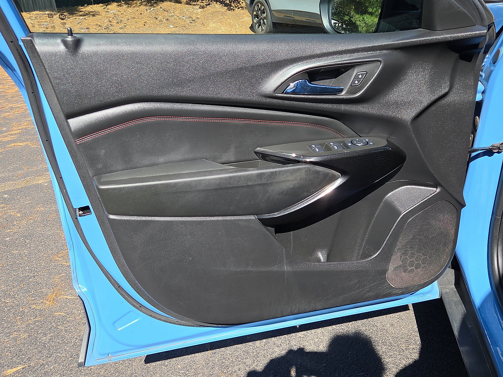 Used 2024 Chevrolet Trax RS w/ Sunroof Package FWD image 14
