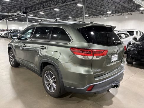 Used 2019 Toyota Highlander XLE AWD/4WD image 5