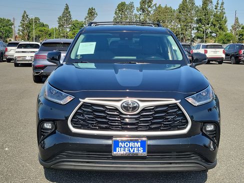 Used 2021 Toyota Highlander LE FWD image 6