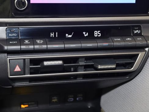 Used 2025 Toyota Camry SE image 27