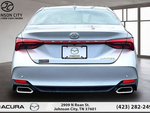 Used 2020 Toyota Avalon Limited w/ Advanced Safety Package FWD image 4