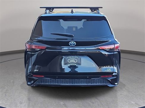 Used 2022 Toyota Sienna XSE image 7