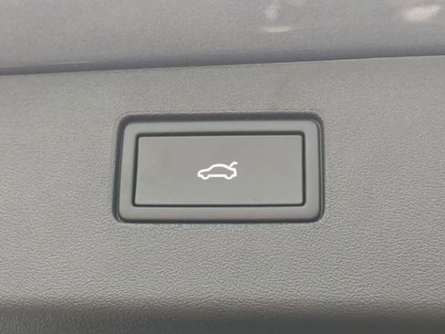 New 2025 Volkswagen Tiguan SE R-Line image 10