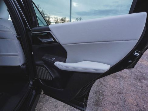 New 2026 Mitsubishi Outlander SE image 14